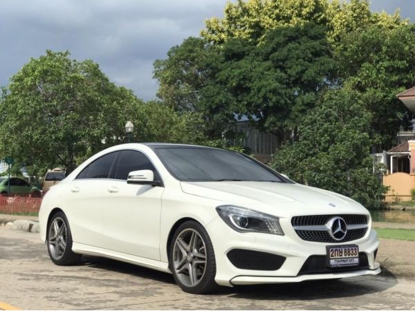 ขายด่วน Mercedes Benz CLA 250 ปี 2015 ไมล์เพียง 80,000 ( รถศูนย์)